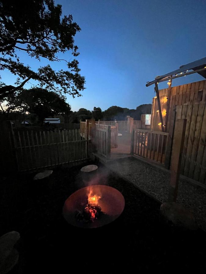 Aladdin Safari Tent Tenby Exteriör bild